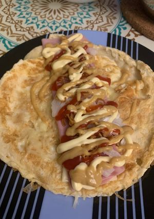 Una foto de Tortilla francesa con jamón y queso 🤤