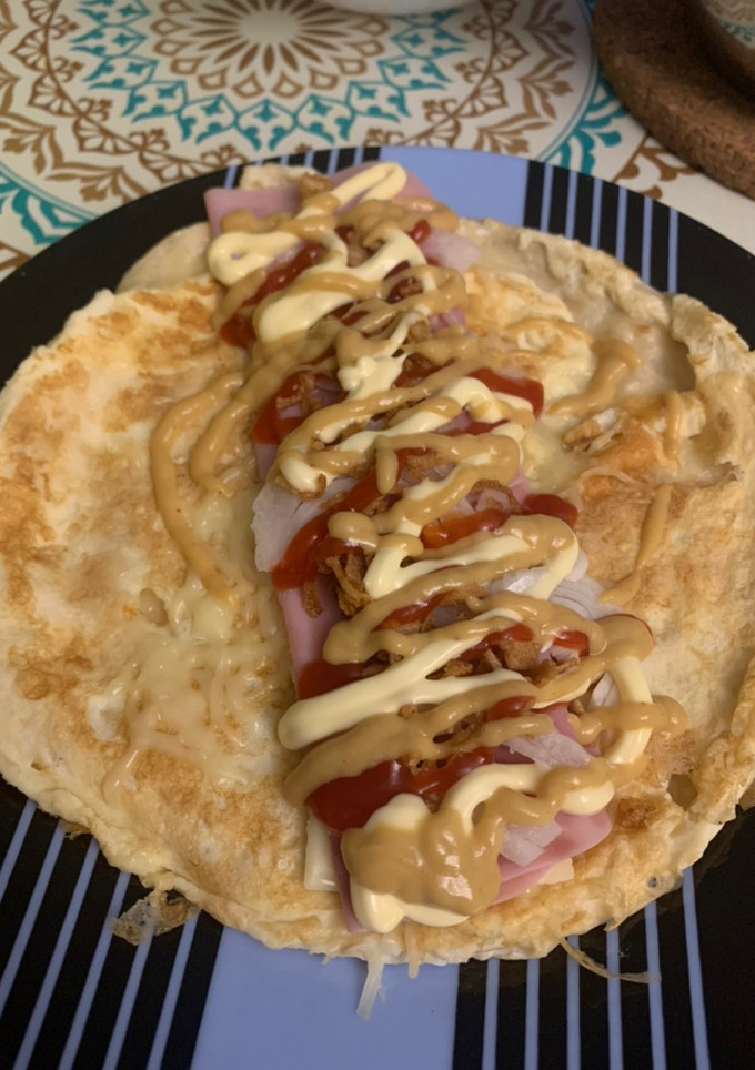 Una foto de Tortilla francesa con jamón y queso 🤤