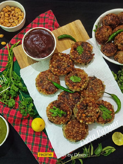 ફરાળી સાબુદાણા વડા (Falhari Sabudana Vada Recipe in Gujarati) રેસીપી મુખ્ય ફોટો
