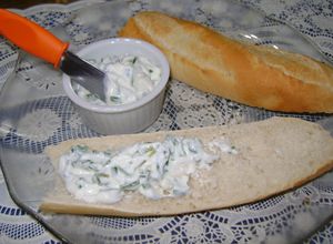 Una foto de Queso crema con ciboulette (para untar)