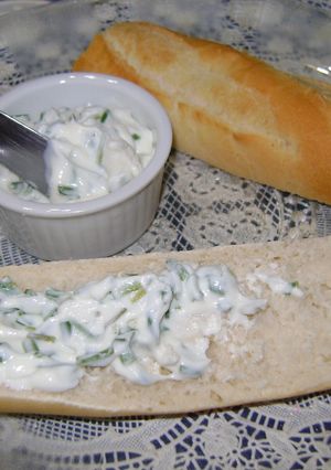 Una foto de Queso crema con ciboulette (para untar)