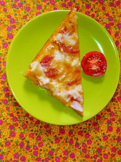 Pizza cukkinis tésztaalappal recept fotója
