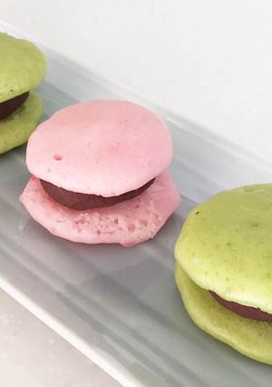 A picture of Small bean jam pancakes (steamed buns).