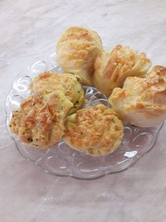 Krumplis - medvehagymás, - sajtos pogácsa recept fotója