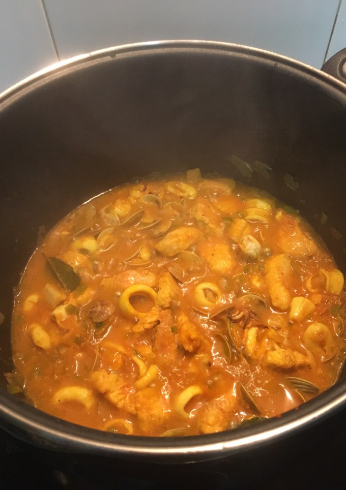 Una foto de Fideos de marisco