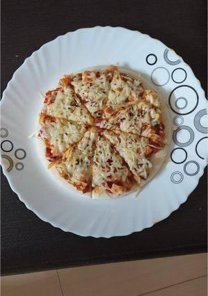 વેજ પીઝા (Veg. Pizza Recipe In Gujarati) રેસીપી મુખ્ય ફોટો