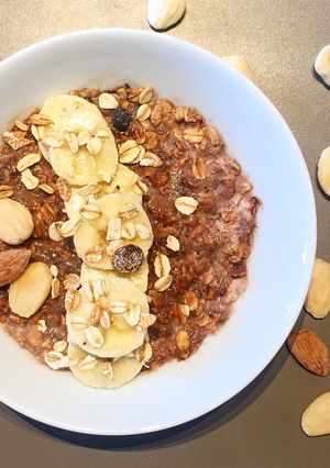 Une photo de Porridge banane chocolat noisette pour bien commencer la journée !