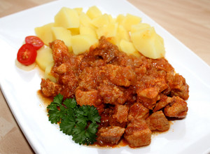 Sertéspörkölt recept fotója