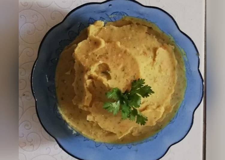 Smooth and creamy mashed potatoes