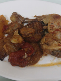 Una foto de Pollo a la naranja con sobras de patatas