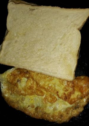 A picture of Fried eggs and sliced bread.