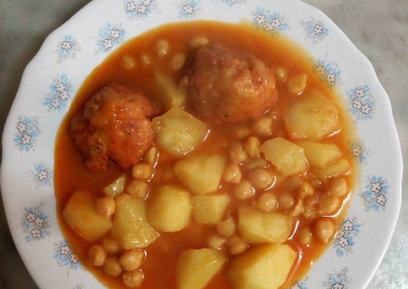 Potaje de albóndigas de bacalao