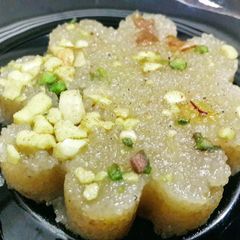 A picture of Sooji ka Halwa (Prasad).