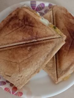 ચીઝ સેન્ડવીચ (cheese sandwich recipe in Gujarati) રેસીપી મુખ્ય ફોટો