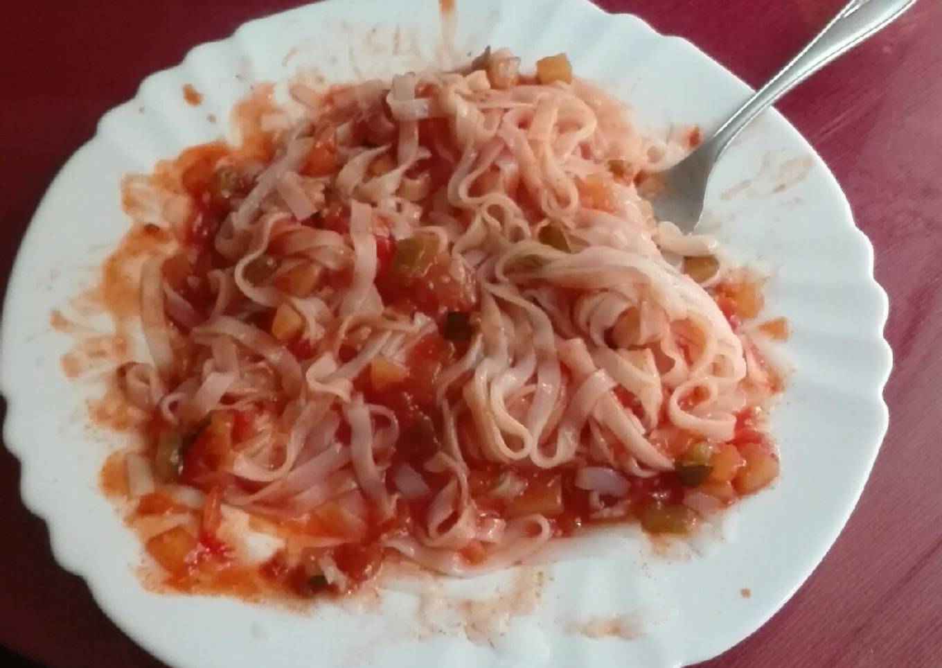 Fideos de arroz con pisto