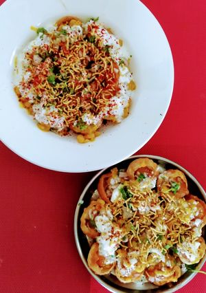 A picture of Dahi poori chat.