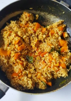 A picture of Yellow Capsicum Tamarind Rice.