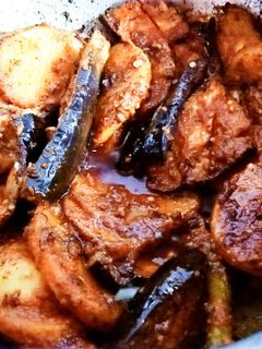 बैंगन आलू फ्राई (baingan aloo fry recipe in Hindi) रेसिपी मुख्य फोटो