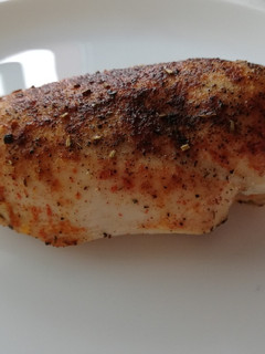 Una foto de Pechugas de pollo jugosas al horno