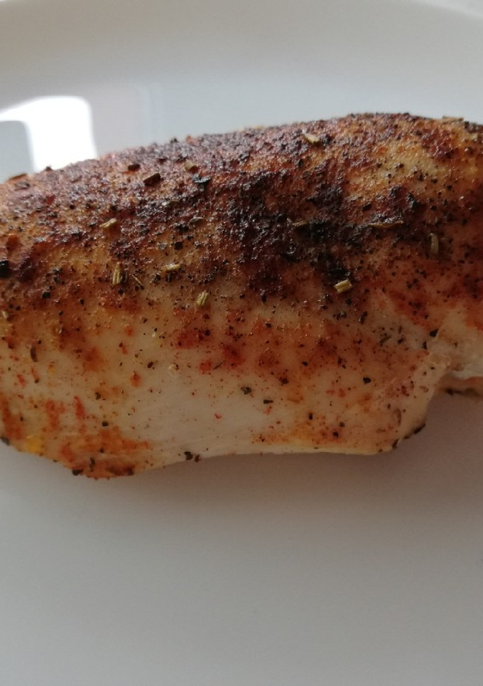 Una foto de Pechugas de pollo jugosas al horno