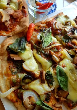 Foto resep Margherita Pizza 🍕Thin and Crispy.. pasti nagih!