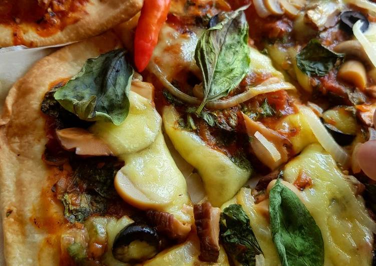 Margherita Pizza 🍕Thin and Crispy.. pasti nagih!
