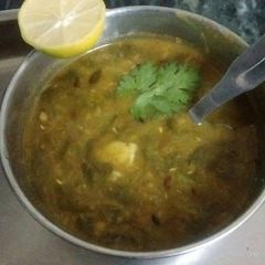 A picture of Daal-palak-methi mix.
