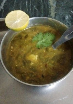 A picture of Daal-palak-methi mix.