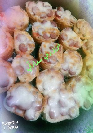 صورة لوصفة خبز بالنقانق والقشقوان 😋😋