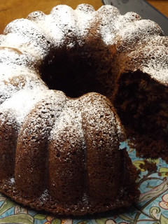 Una foto de Bizcocho goloso de cacao amargo y frutos secos