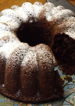 Una foto de Bizcocho goloso de cacao amargo y frutos secos