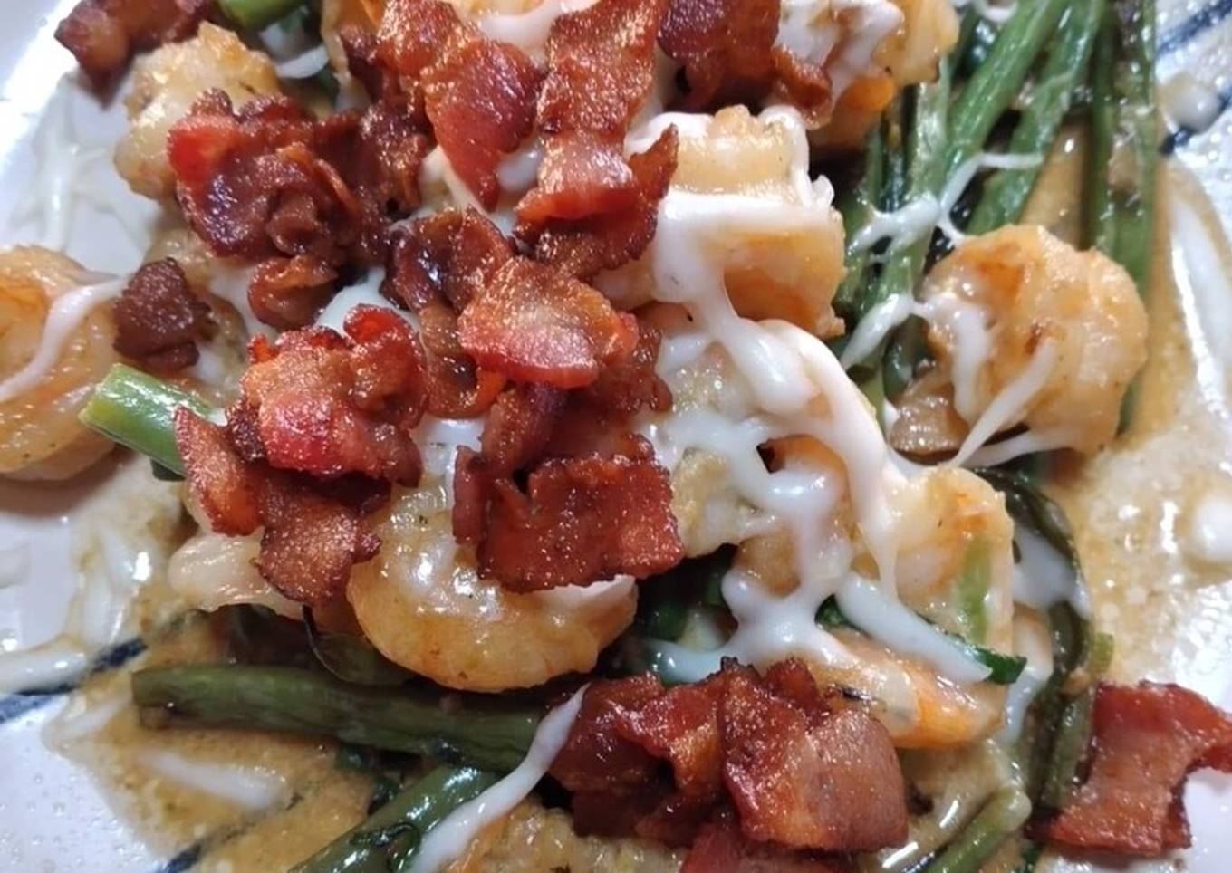 Ejotes con camarón y tocino