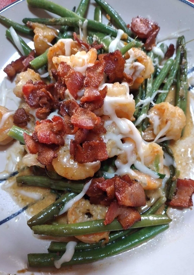 Una foto de Ejotes salteados con camarón y tocino