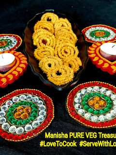 ચોખા નાં લોટ ની ચકરી (Chokha Flour Chakri Recipe In Gujarati) રેસીપી મુખ્ય ફોટો