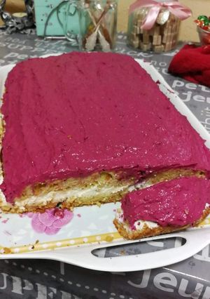 Túrókrémes répatorta fekete ribizlis mousse-al recept fotója