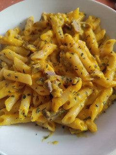 Foto principal de Macarrones con champiñones en crema de calabaza