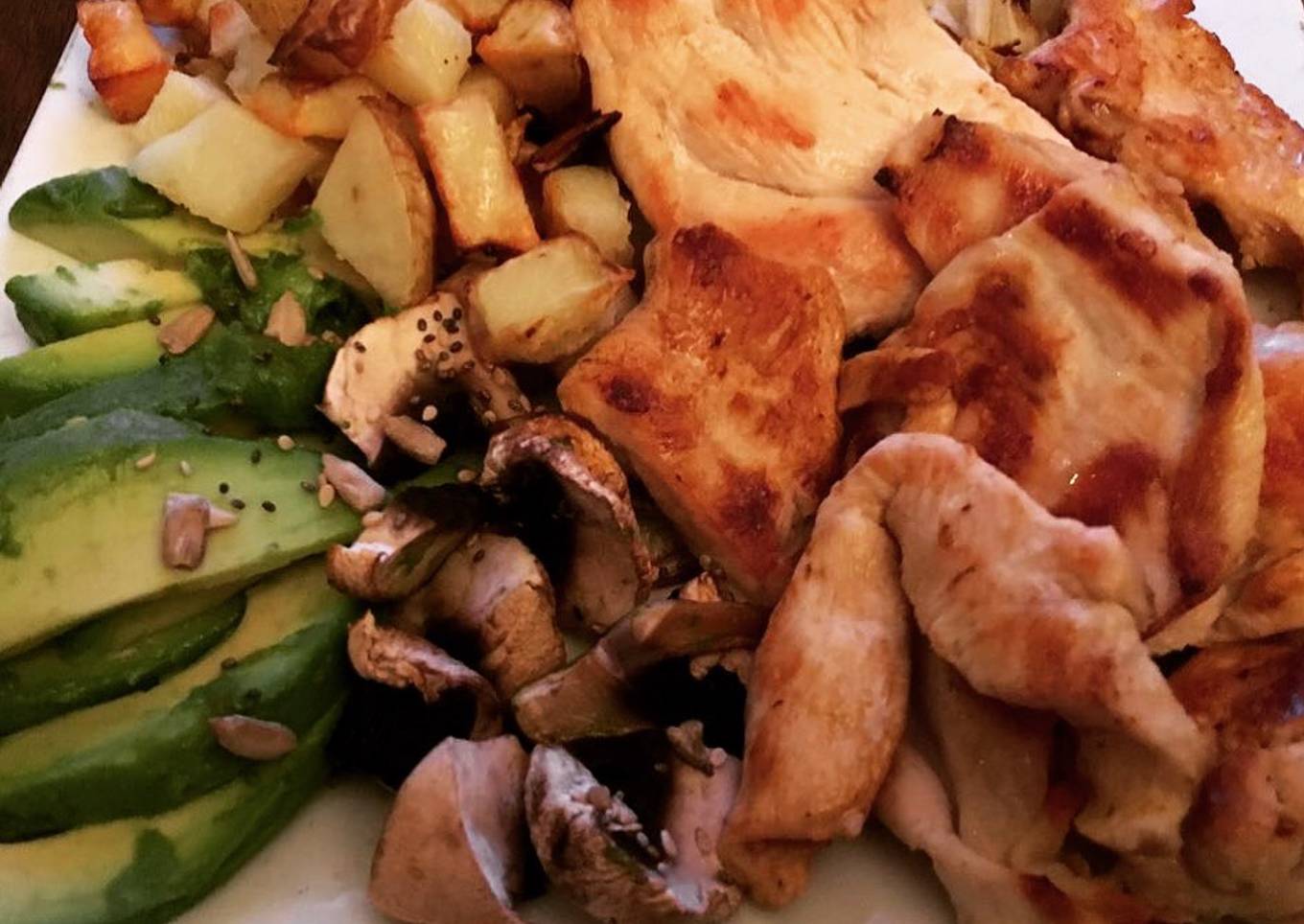 Pollo al limón con palta champiñón y papas