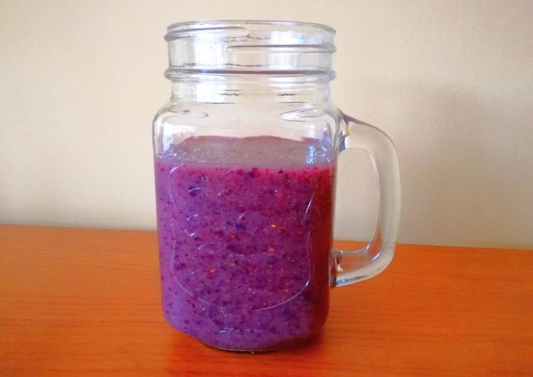 Batido de arándanos, pera y plátano