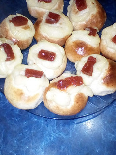 Una foto de Pan de leche con crema pastelera