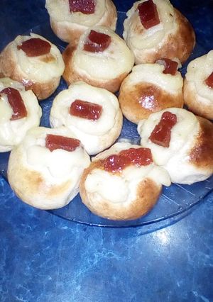Una foto de Pan de leche con crema pastelera