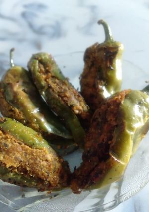 ભરેલા મરચાં(Stuffed Marcha Recipe in Gujarati) રેસીપી મુખ્ય ફોટો
