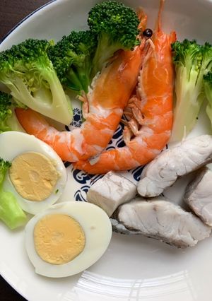 รูปของ สลัดปลาต้ม กุ้งต้ม เมนูคลีน