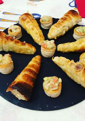 Foto principal de Conos y volovanes rellenos de cóctel de gambas