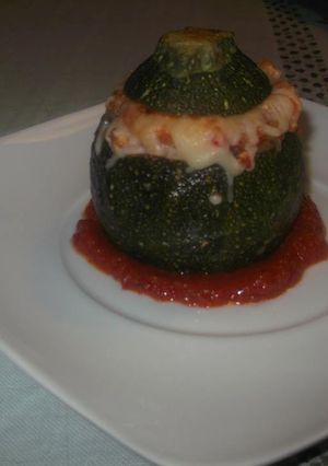 Foto principal de Calabacín relleno de picada de pollo y verduras