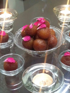 इंस्टेंट गुलाब जामुन (instant gulab jamun recipe in Hindi) रेसिपी मुख्य फोटो