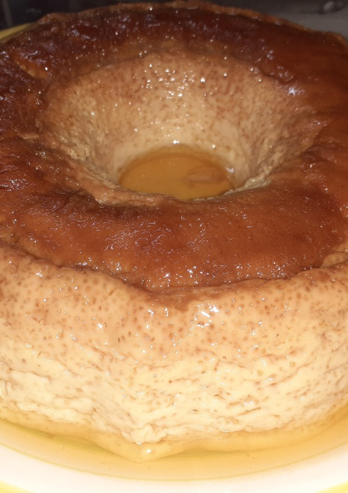 Una foto de Flan casero en essen con savarin sin horno