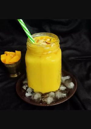 કેરી નો મિલ્ક શેક (Mango Milk shak Recipe In Gujarati) રેસીપી મુખ્ય ફોટો