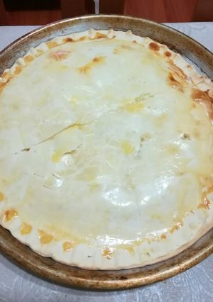 Una foto de Tarta de jamón y queso súper fácil 😊