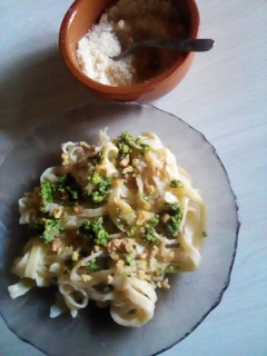 Una foto de Fideos caseros al pasti-pesto 🌿