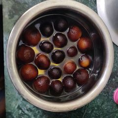 A picture of Kala jamun.